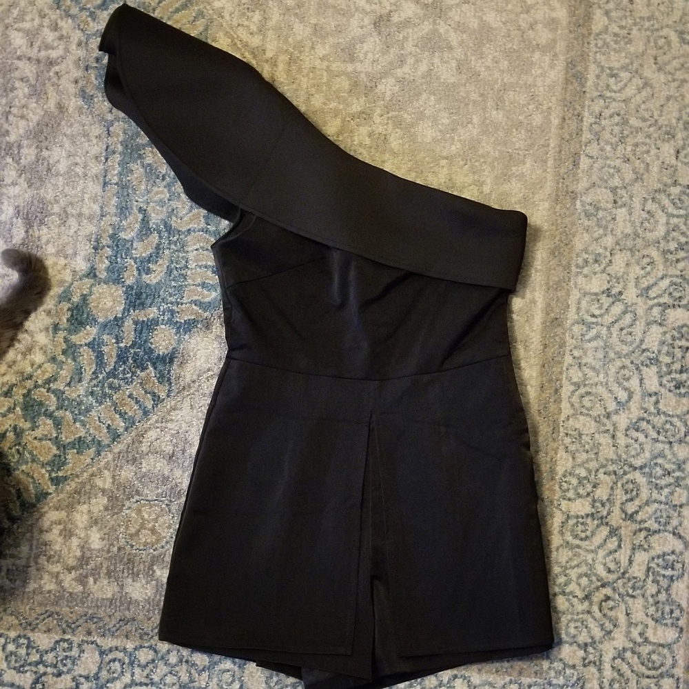 LIKE NEW Black One Shoulder Ruffle Romper